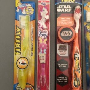 Lot of 7 toothbrushes